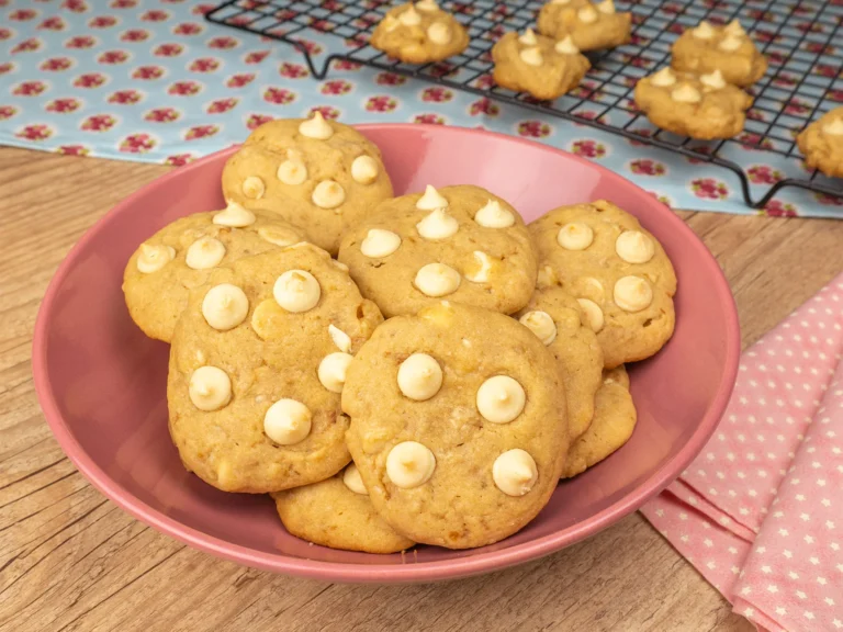 Biscoitos de Chocolate Branco e Macadâmia: Uma Delícia Que Você Precisa Provar!