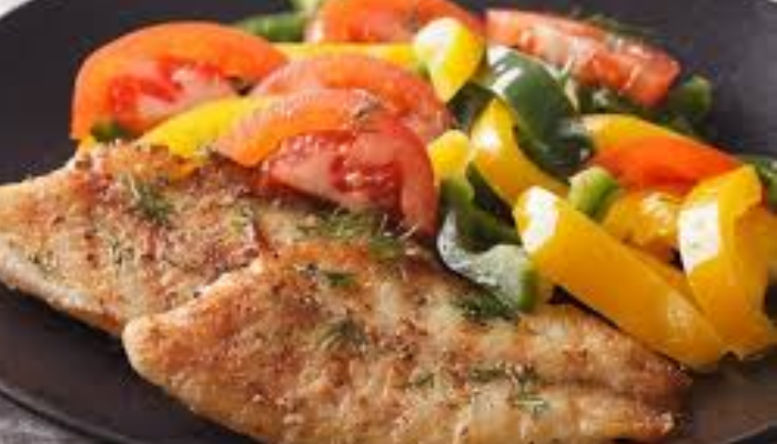 Peixe grelhado com legumes: uma refeição saudável e saborosa