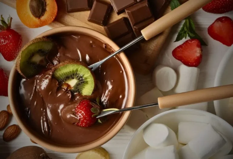 Fondue de chocolate: um doce prazer que você precisa experimentar