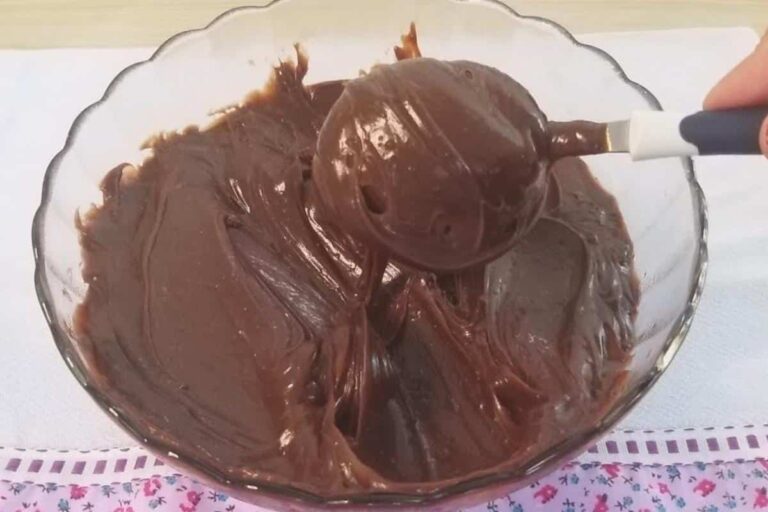 Recheio cremoso de chocolate para bolos muito simples de fazer e fica maravilhoso – Receitas Faceis