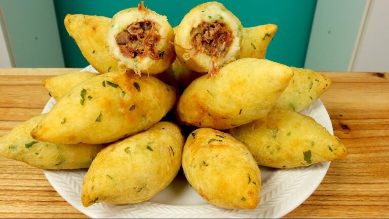 Bolinho de Mandioca com Carne Seca: Uma Delícia Brasileira